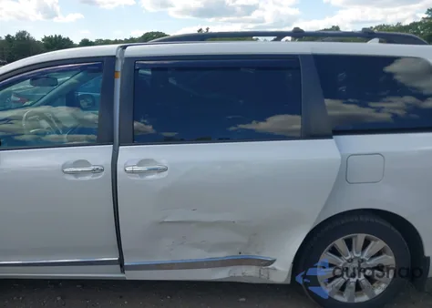 2011 Toyota Sienna Limited z USA, uszkodzony, nr VIN 5TDDK3DC5BS018611